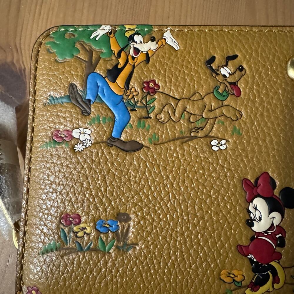 🐭Disney X Coach Essential Accordion Zip Wallet With Mickey Mouse Friends - Picture 9 of 12